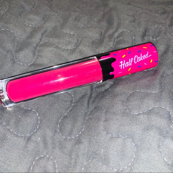 Half- Caked liquid  lip - Picture 1 of 3